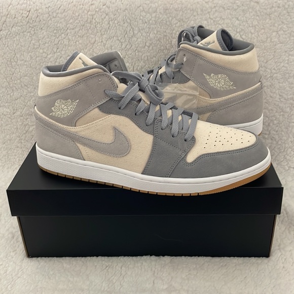 Air Jordan 1 MID SE - Picture 2 of 8